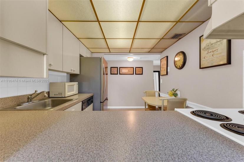Picture of 2101 Atlantic Shores Blvd # 201, Hallandale Beach FL 33009