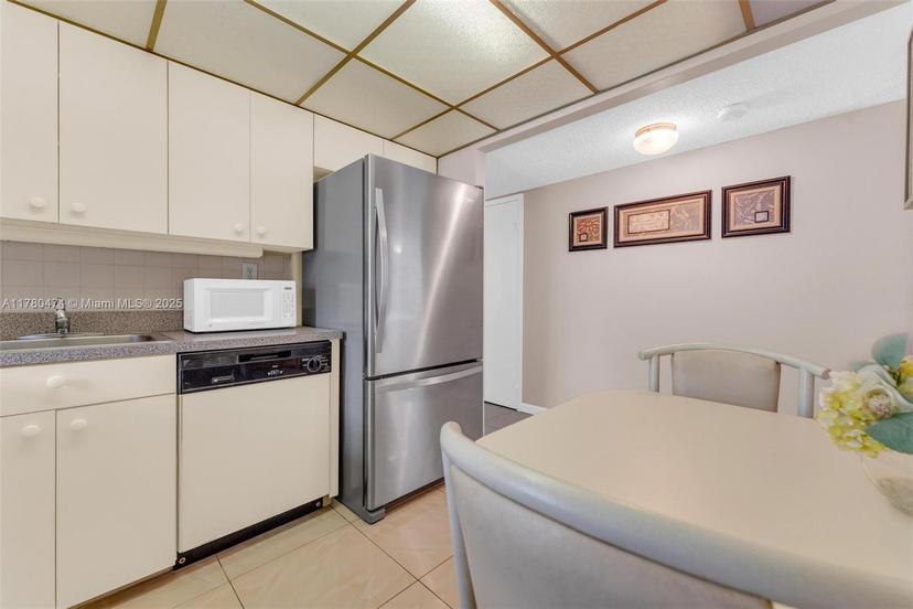 Picture of 2101 Atlantic Shores Blvd # 201, Hallandale Beach FL 33009