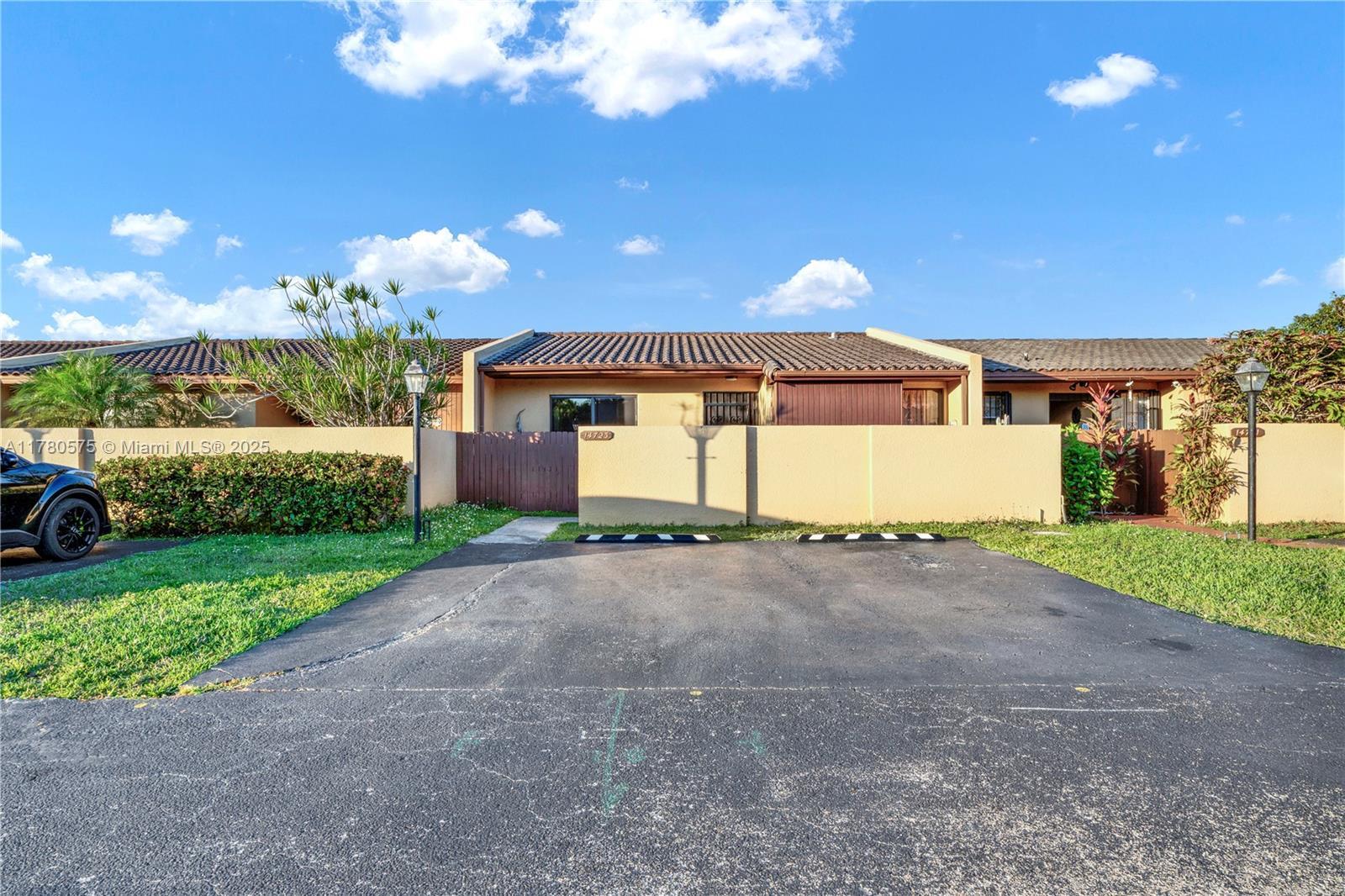 Picture of 14723 SW 86Th Ln, Miami, FL 33193