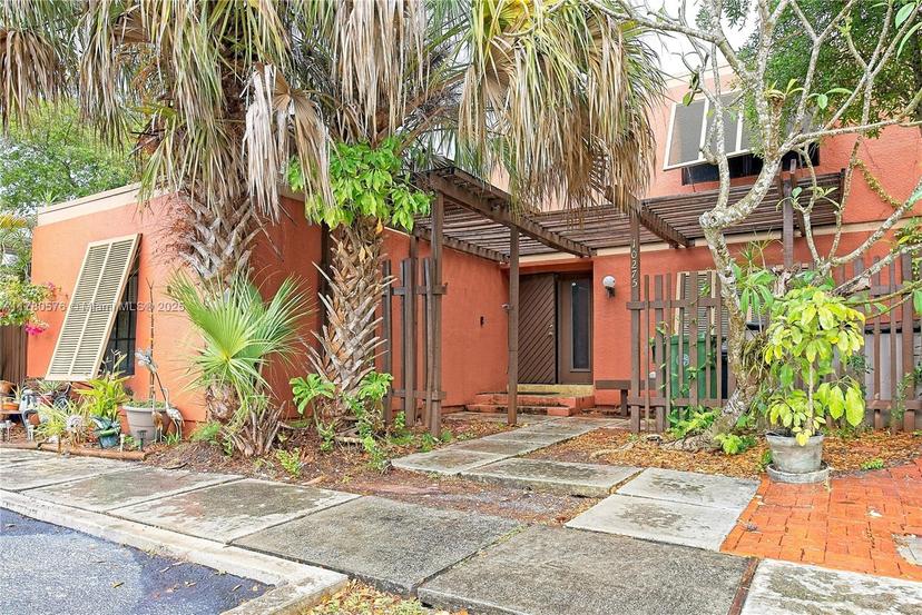 Picture of 10275 Greenhouse Rd, Pembroke Pines FL 33026
