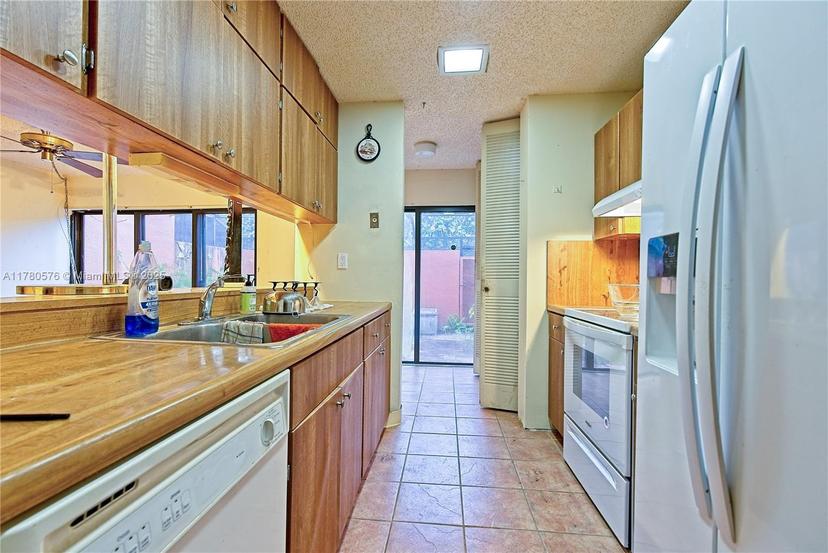Picture of 10275 Greenhouse Rd, Pembroke Pines FL 33026