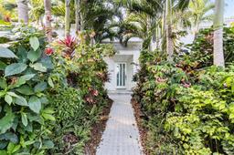 Picture of 2550 Flamingo Dr, Miami Beach, FL 33140