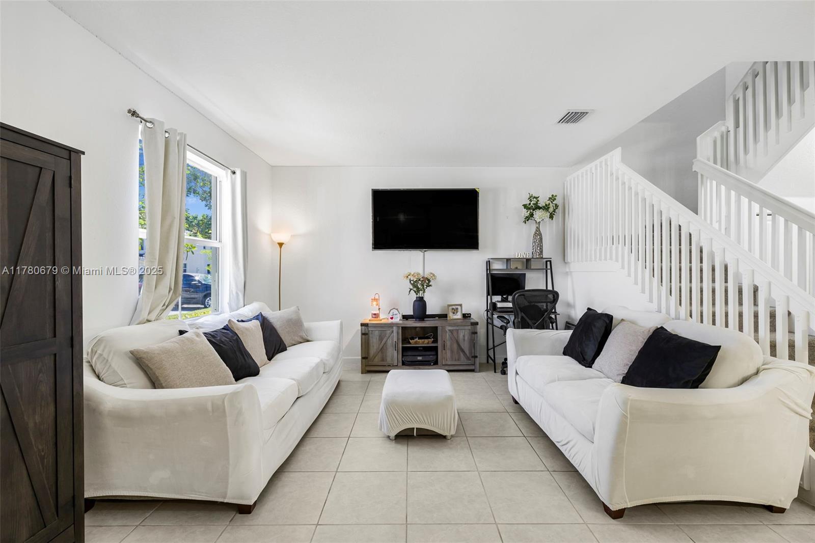 Picture of 1572 SE 27Th Ter, Homestead, FL 33035