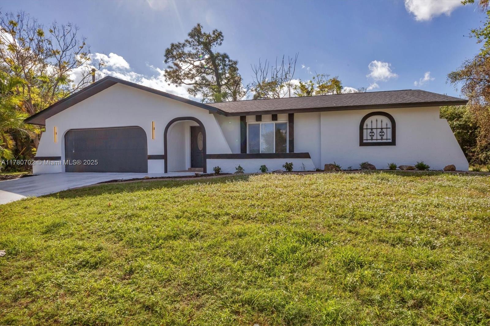 Picture of 4290 Yucatan Cir, Port Charlotte, FL 33948