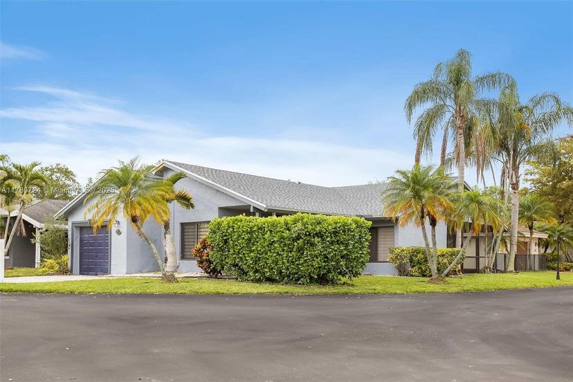 Picture of 971 NW 89Th Ave, Plantation FL 33324