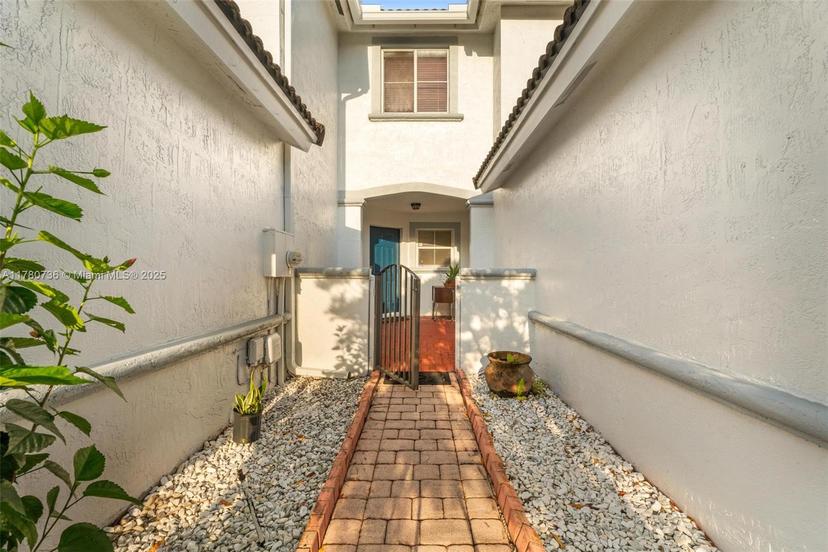 Picture of 4866 NW 114Th Ct, Doral FL 33178