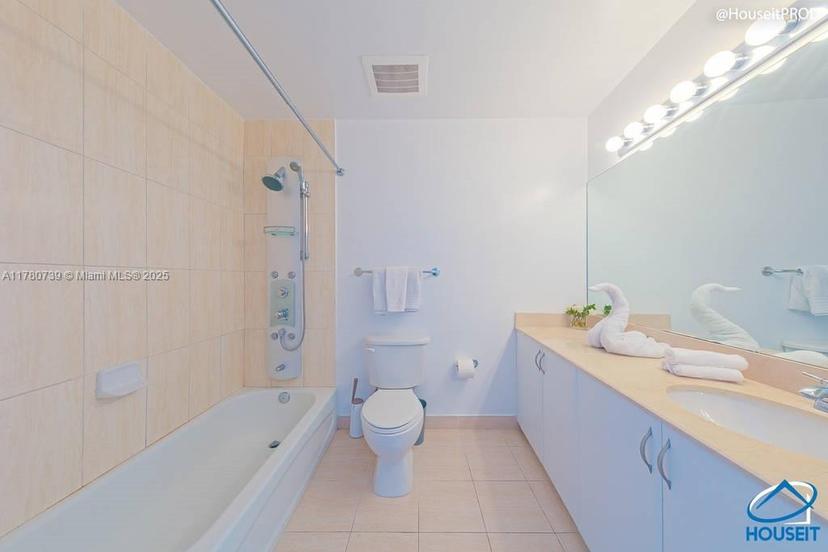 Picture of 1750 N Bayshore Dr # 1114, Miami FL 33132