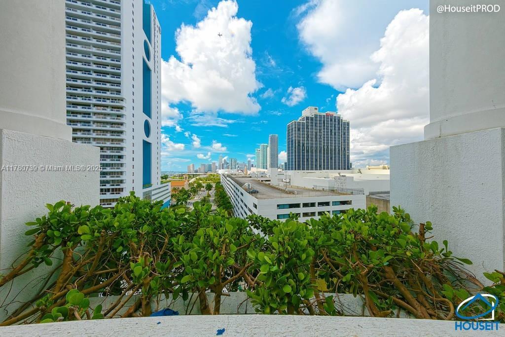 Picture of 1750 N Bayshore Dr # 1114, Miami, FL 33132