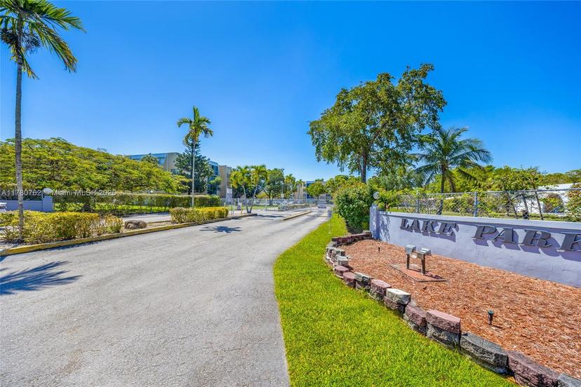 Picture of 920 NE 199Th St # 4S, Miami FL 33179
