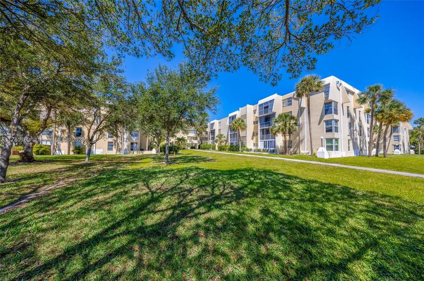 Picture of 920 NE 199Th St # 4S, Miami FL 33179