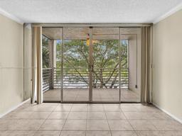 Picture of 9311 Orange Grove Dr # 301, Davie, FL 33324