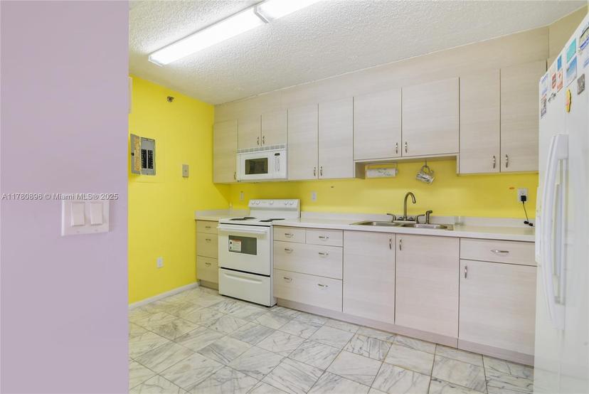 Picture of 9341 Collins Ave # 903, Surfside FL 33154