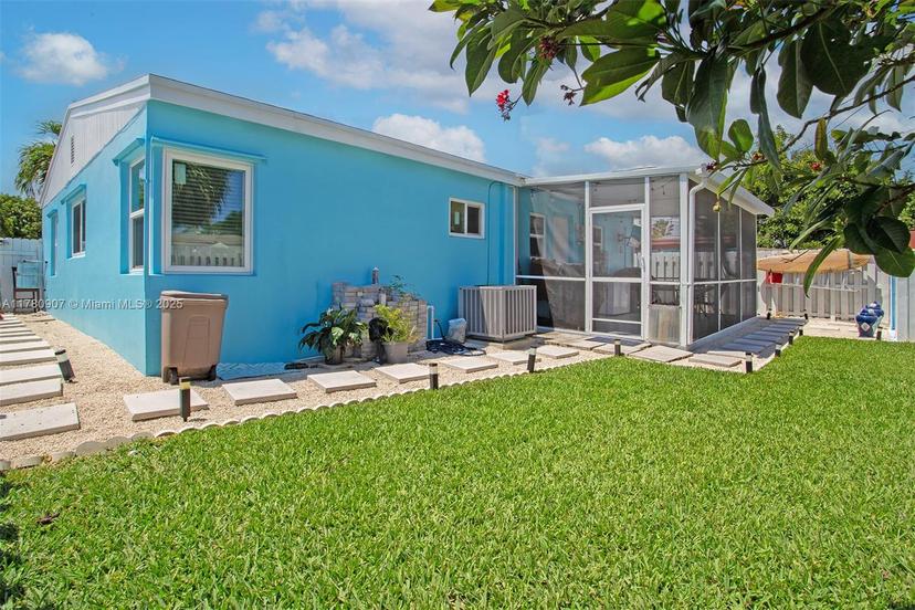 Picture of 5424 NE 3Rd Ter, Oakland Park FL 33334
