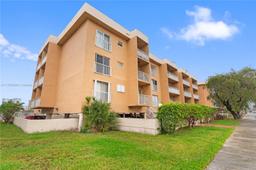 Picture of 17051 NE 35Th Ave # 104, North Miami Beach, FL 33160