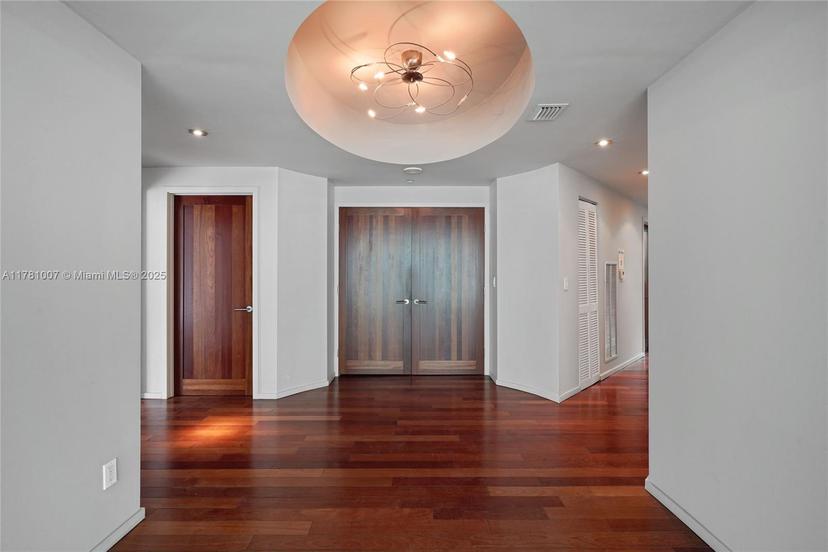 Picture of 300 S Pointe Dr # 305, Miami Beach FL 33139