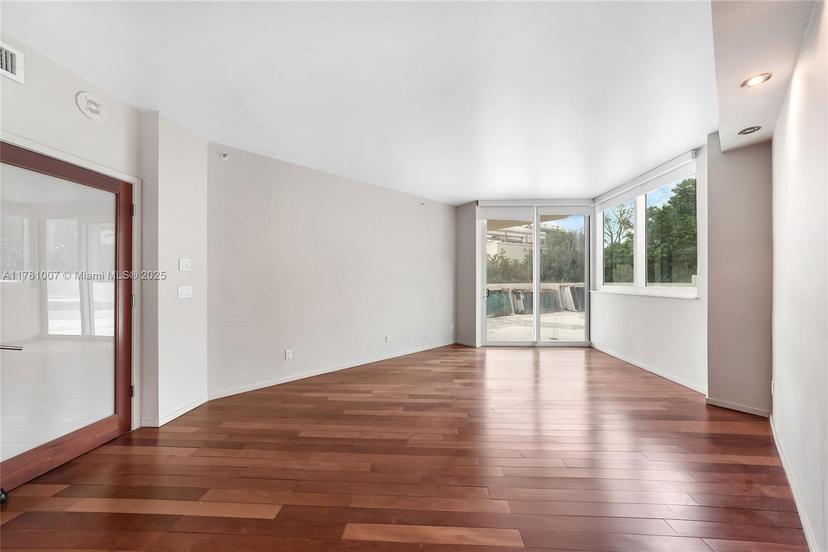 Picture of 300 S Pointe Dr # 305, Miami Beach FL 33139