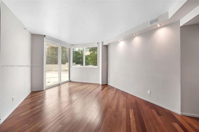 Picture of 300 S Pointe Dr # 305, Miami Beach FL 33139