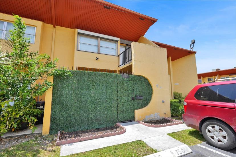 Picture of 13775 SW 84Th St # C, Miami FL 33183