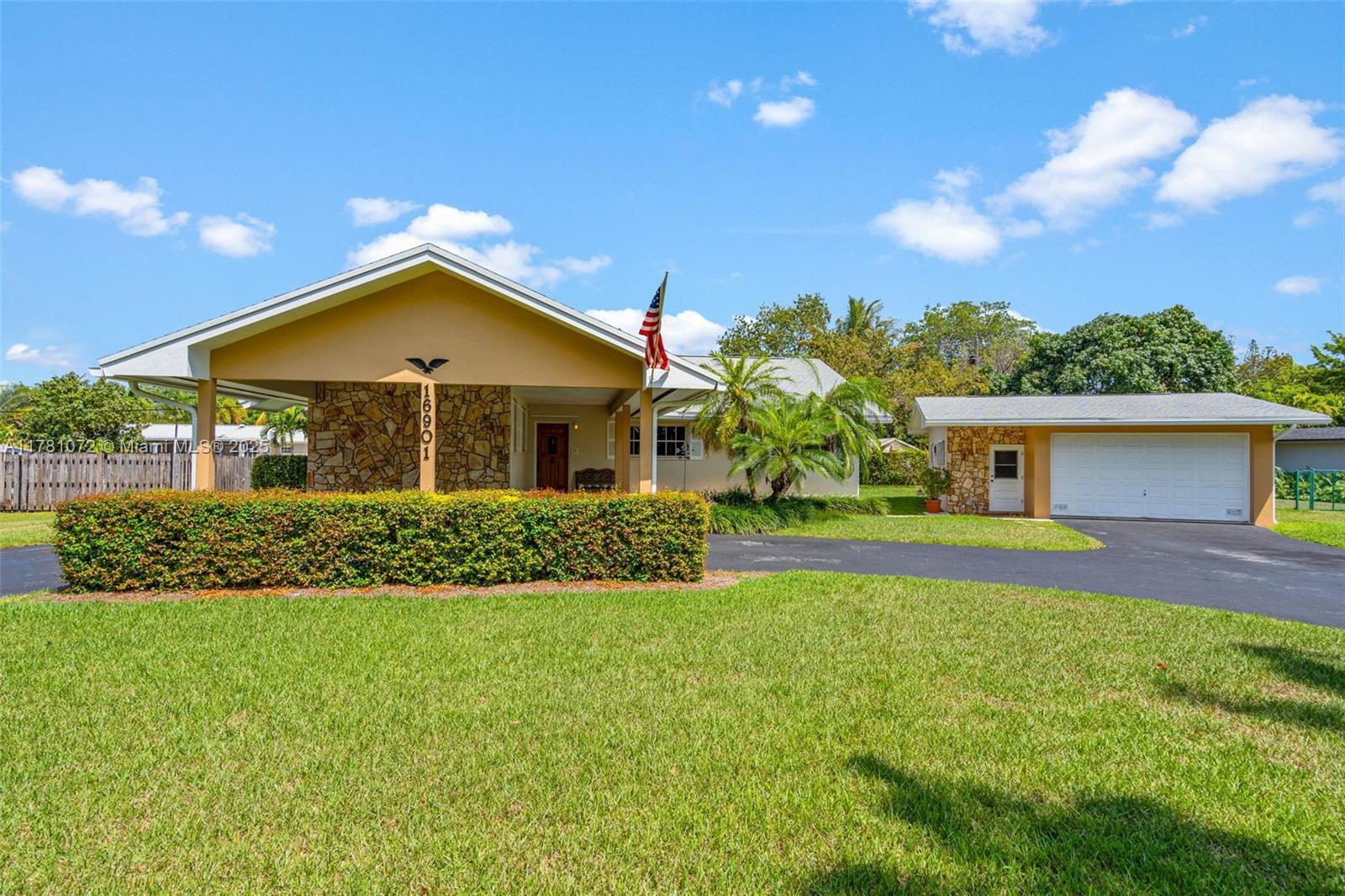 Picture of 16901 SW 89Th Ave, Palmetto Bay, FL 33157