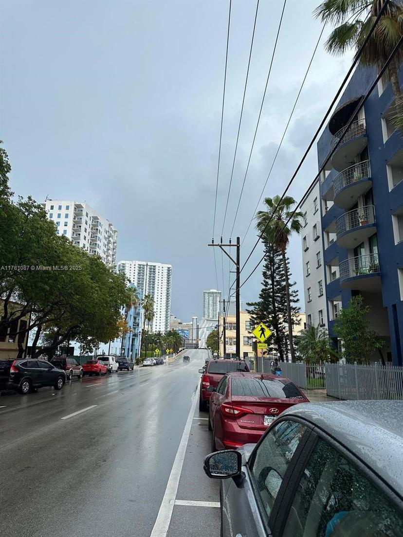 Picture of 546 SW 1St St # 610, Miami FL 33130