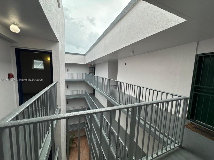 Picture of 546 SW 1St St # 610, Miami FL 33130