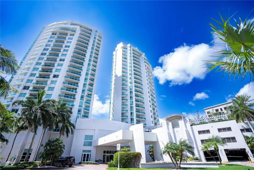 Picture of 19400 Turnberry Way # 1732, Aventura FL 33180