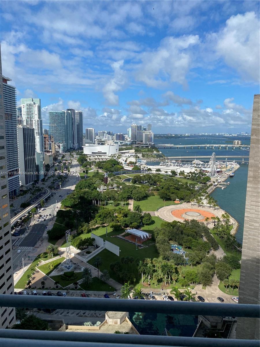 Picture of 325 S Biscayne Blvd # 3524, Miami, FL 33131