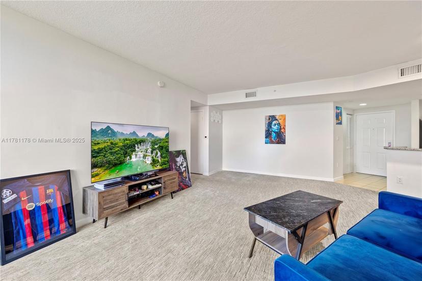 Picture of 19501 W Country Club Dr # 2106, Aventura FL 33180