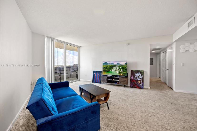 Picture of 19501 W Country Club Dr # 2106, Aventura FL 33180