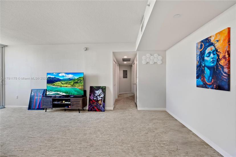 Picture of 19501 W Country Club Dr # 2106, Aventura FL 33180
