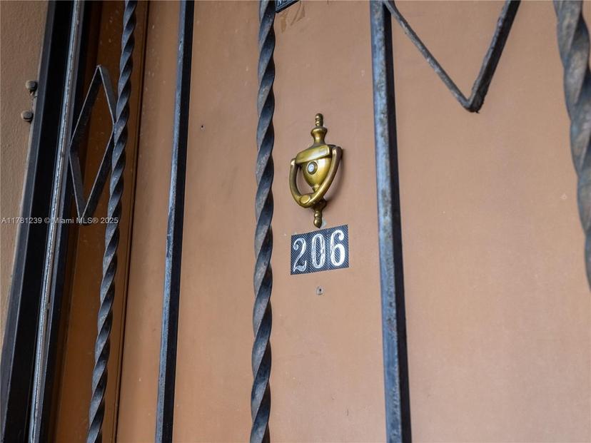 Picture of 702 NW 87Th Ave # 206, Miami FL 33172