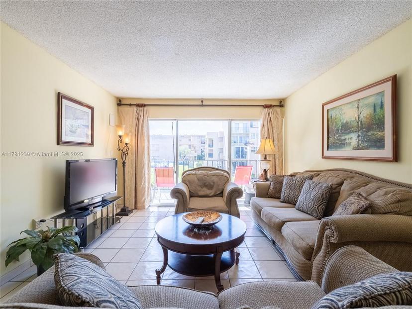 Picture of 702 NW 87Th Ave # 206, Miami FL 33172