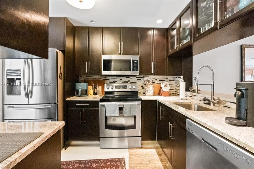 Picture of 3062 S Oakland Forest Dr # 205, Oakland Park FL 33309