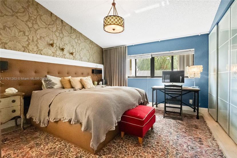 Picture of 3062 S Oakland Forest Dr # 205, Oakland Park FL 33309