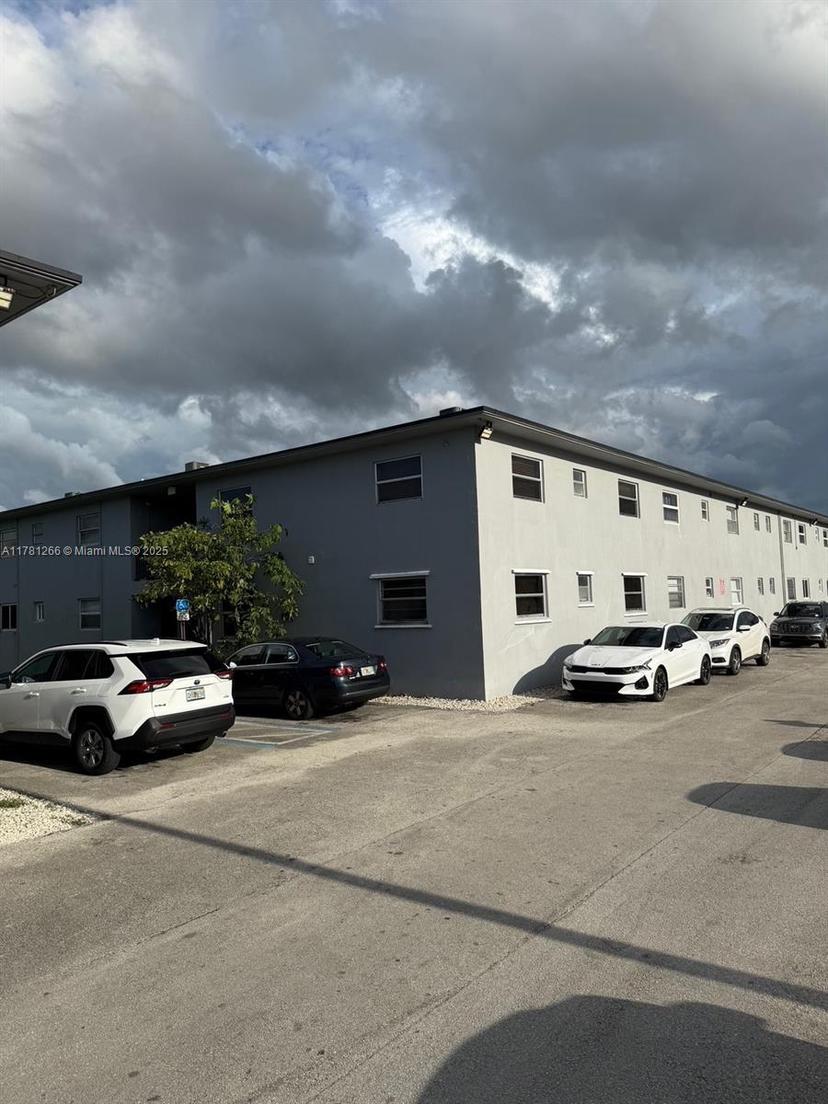 Picture of 4250 SW 67Th Ave # 48, Miami FL 33155