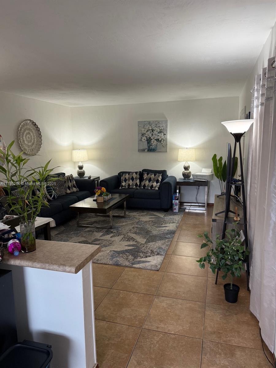 Picture of 4250 SW 67Th Ave # 48, Miami, FL 33155