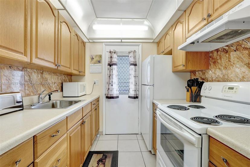 Picture of 16701 NE 13Th Ave # 309, Miami FL 33162
