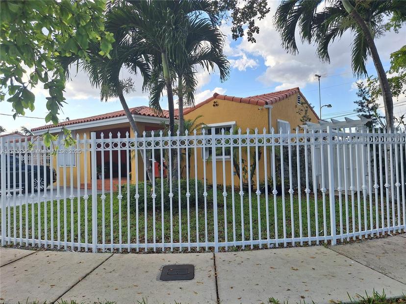 Picture of 3001 NW 3Rd St, Miami FL 33125