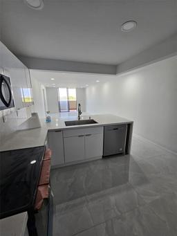 Picture of 7125 Bay Dr # 506, Miami Beach, FL 33141