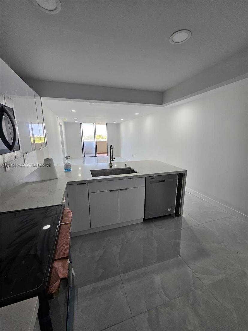 Picture of 7125 Bay Dr # 506, Miami Beach FL 33141
