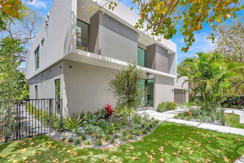 Picture of 2851 W W Trade Ave, Miami FL 33133