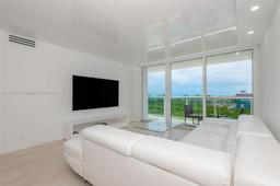Picture of 100 Bayview Dr # 825, Sunny Isles Beach, FL 33160