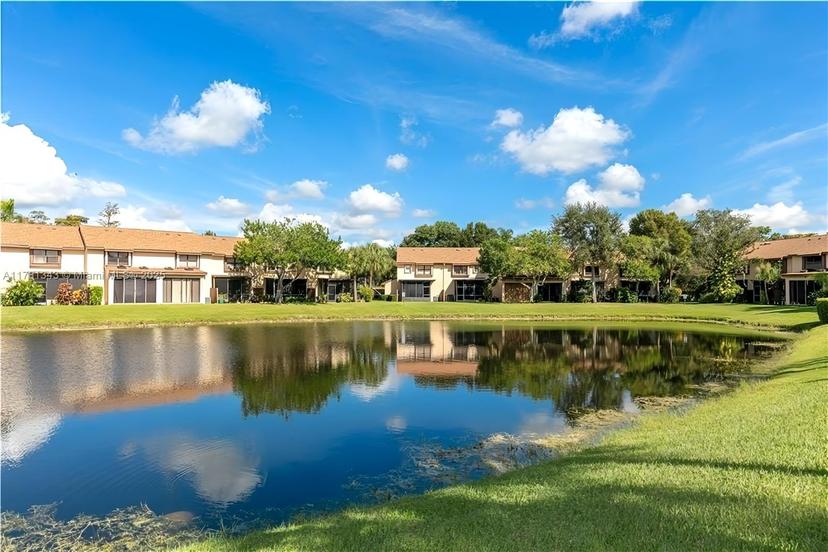 Picture of 3950 Cocoplum Cir # F, Coconut Creek FL 33063