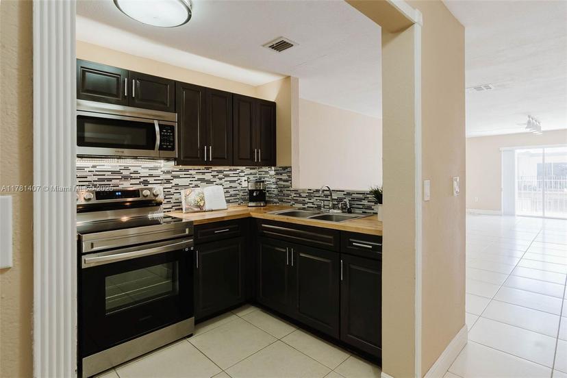 Picture of 8851 NW 119Th St # 2, Hialeah Gardens FL 33018