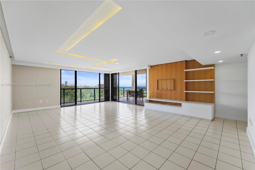 Picture of 2575 S Bayshore Dr # 10B, Miami FL 33133