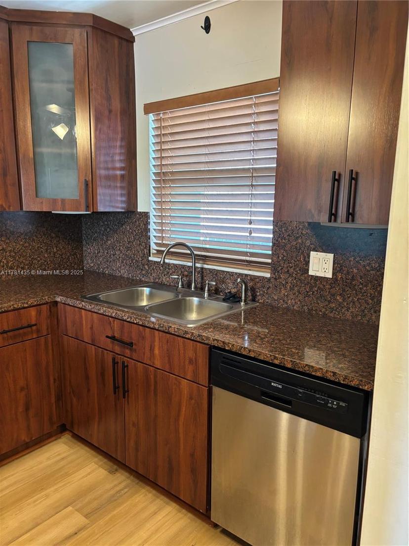 Picture of 9421 Evergreen Pl # 402, Davie FL 33324