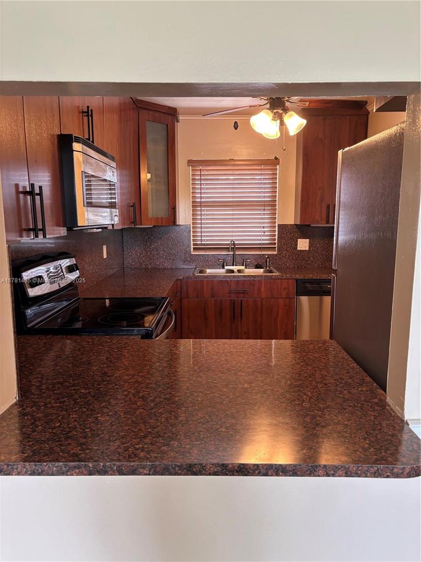 Picture of 9421 Evergreen Pl # 402, Davie FL 33324
