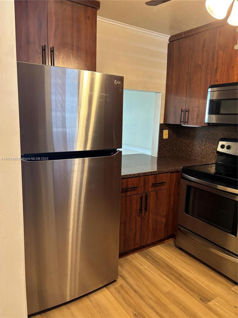 Picture of 9421 Evergreen Pl # 402, Davie FL 33324