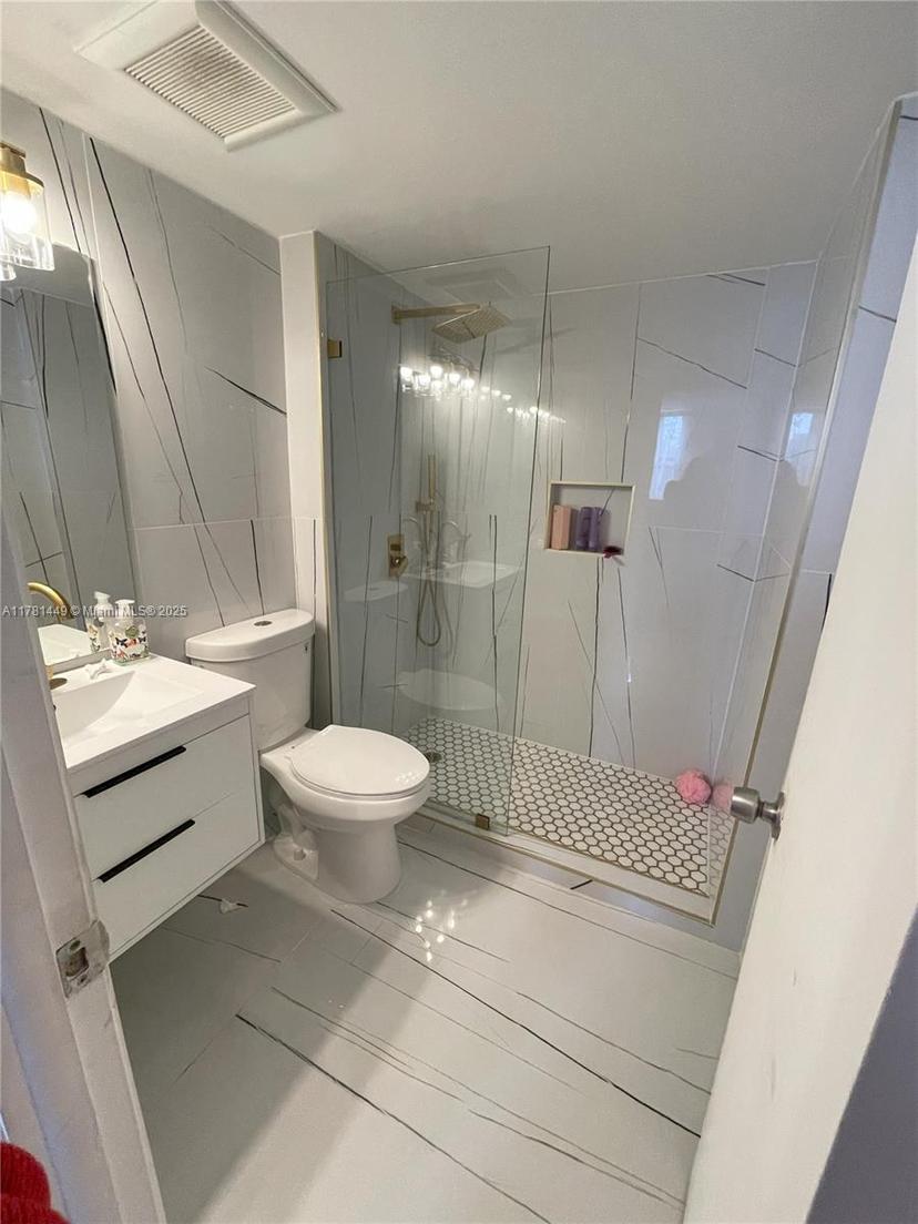 Picture of 112 Royal Park Dr # 2G, Oakland Park FL 33309