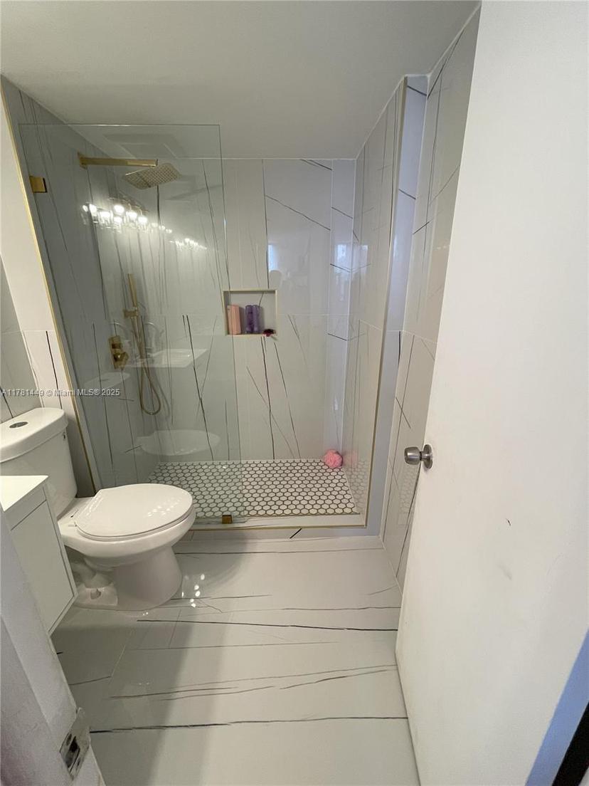 Picture of 112 Royal Park Dr # 2G, Oakland Park FL 33309